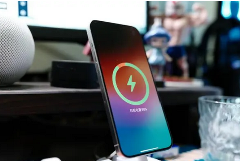 洋县苹果15换屏服务分享用什么充电器给iPhone15充电更好 